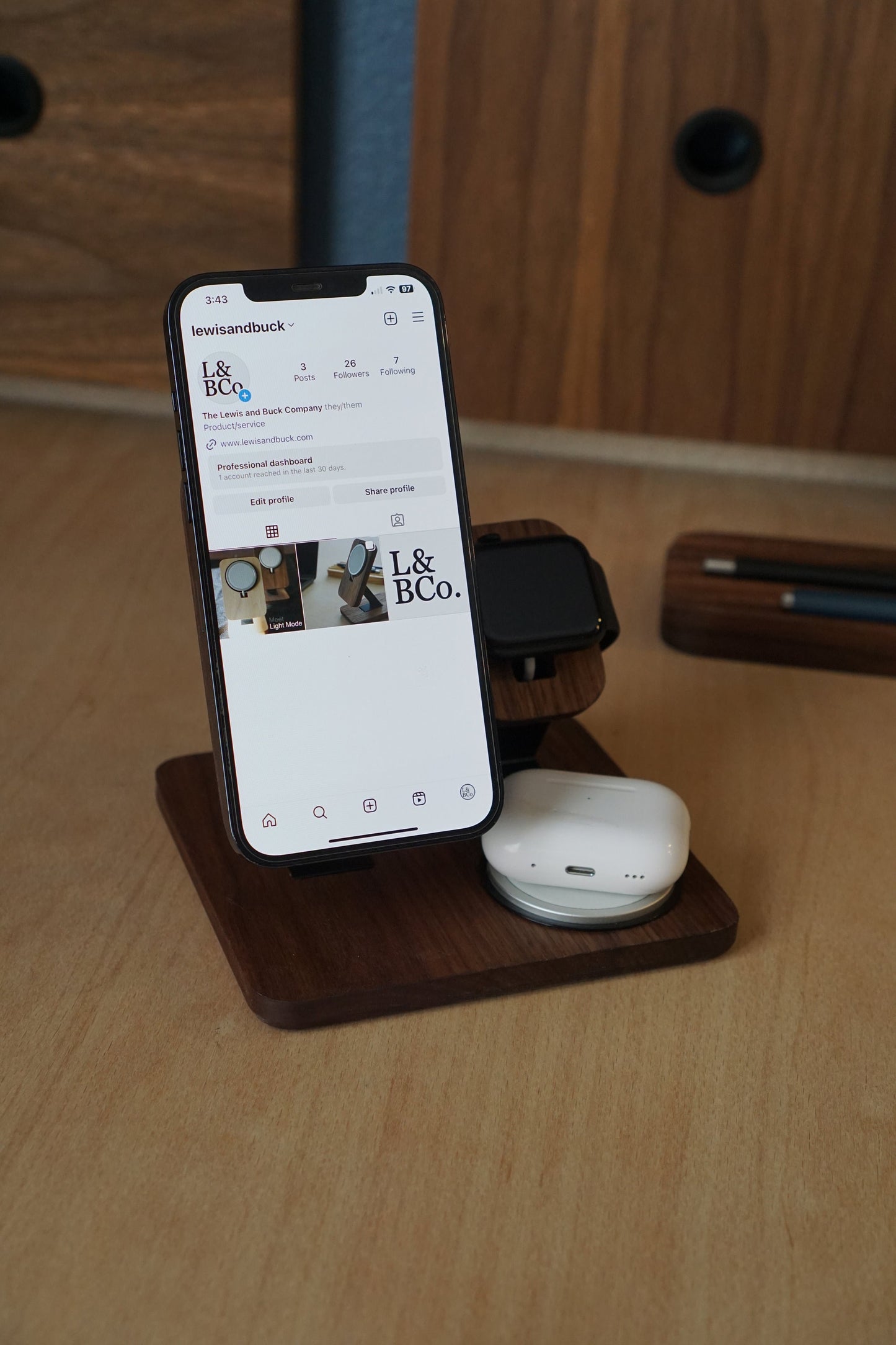 Fractal Duel Charging Station For iPhone - Apple Watch - AirPods 
